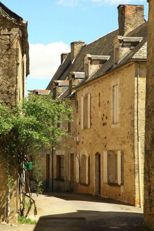 Petite Maison En Pierre Au Coeur Du Perigord Noir Proche De Sarlat Et Rocamadour Salignac Eyvigues Exterior foto